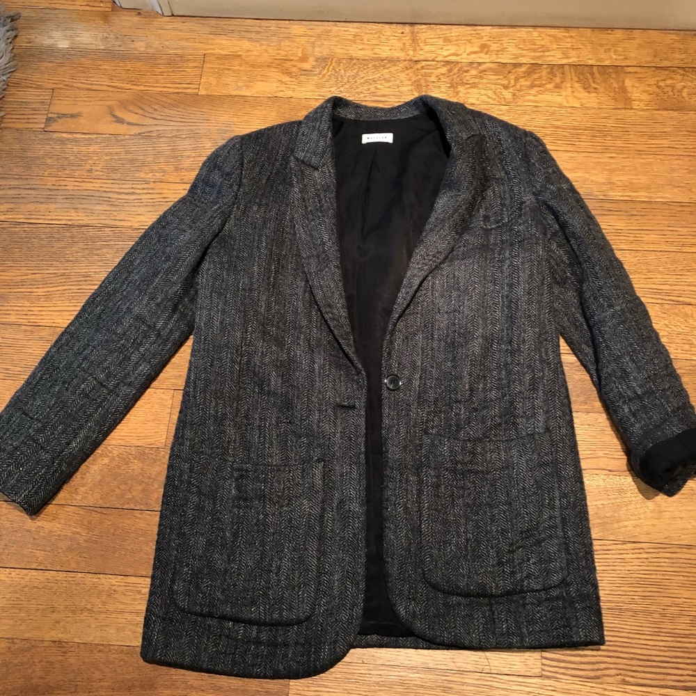 Masscob coat. Grey herringbone pattern.